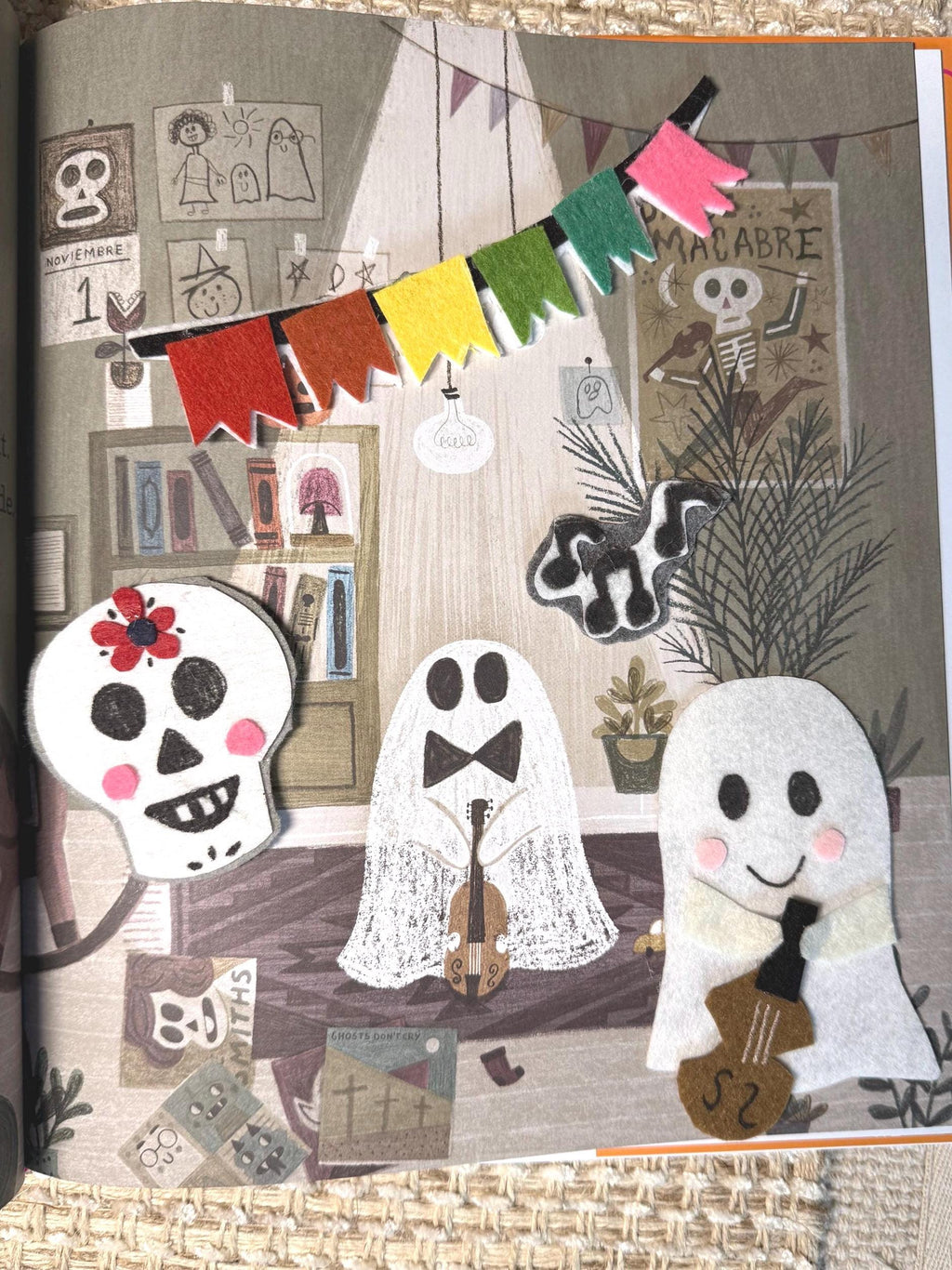 Gustavo the Shy Ghost Felt Story Set: Handmade Storytelling Props